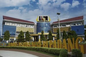 KAMPUS: Inilah kampus Universitas Negeri Padang tempat dua orang tertembak peluru nyasar. (Sumber: dok UNP)