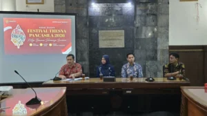 Ketua Komisi A DPRD DIY, Ketua DPPI DIY dan Dimas DIY 2025 saat jumpa pers rencana pelaksanaan Festival Tresna Pancasila 2026 yang akan digelar di kawasan Malioboro, Sabtu, 6 Juni 2026 (Sumber : RRI)