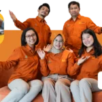 Group of five people in orange uniforms sit on an orange sofa, smiling and waving; Sensus Ekonomi 2026 logo visible in the corner.