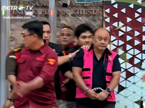 Dadan Hindayana ditangkap petugas Kejagung (Sumber: metrotv)