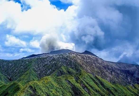 Ilustrasi: Gunung Dukonon di Halmahera Utara (Sumber: datagunung.com)