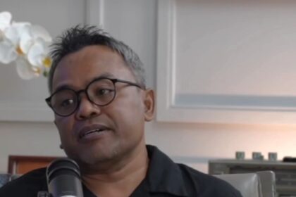 TEROR: Aktivis pro demokrasi Islah Bahrawi yang dapat teror di rumahnya.(Sumber: instagram islah_bahrawi)