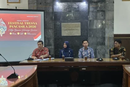 Ketua Komisi A DPRD DIY, Ketua DPPI DIY dan Dimas DIY 2025 saat jumpa pers rencana pelaksanaan Festival Tresna Pancasila 2026 yang akan digelar di kawasan Malioboro, Sabtu, 6 Juni 2026 (Sumber : RRI)