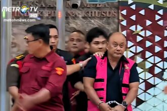 Dadan Hindayana ditangkap petugas Kejagung (Sumber: metrotv)
